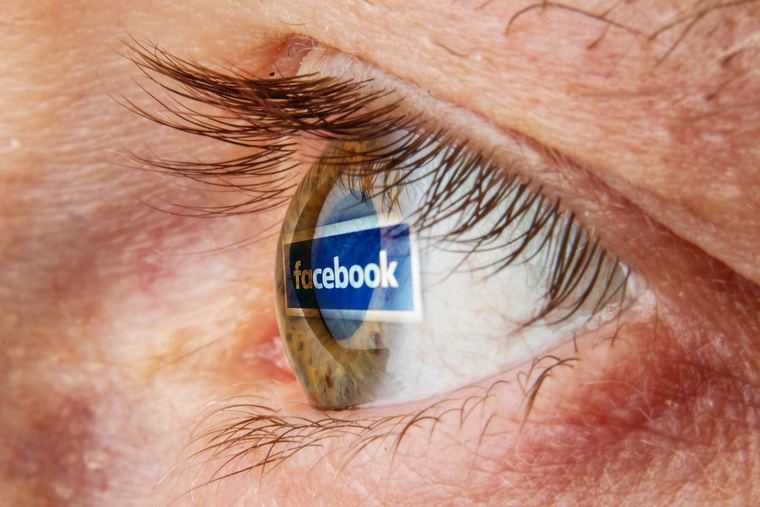 Eye facebook